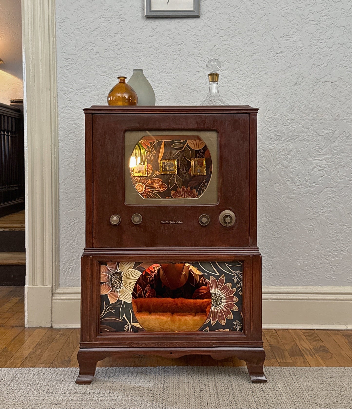 Double cat bed made from 1950s RCA-TV