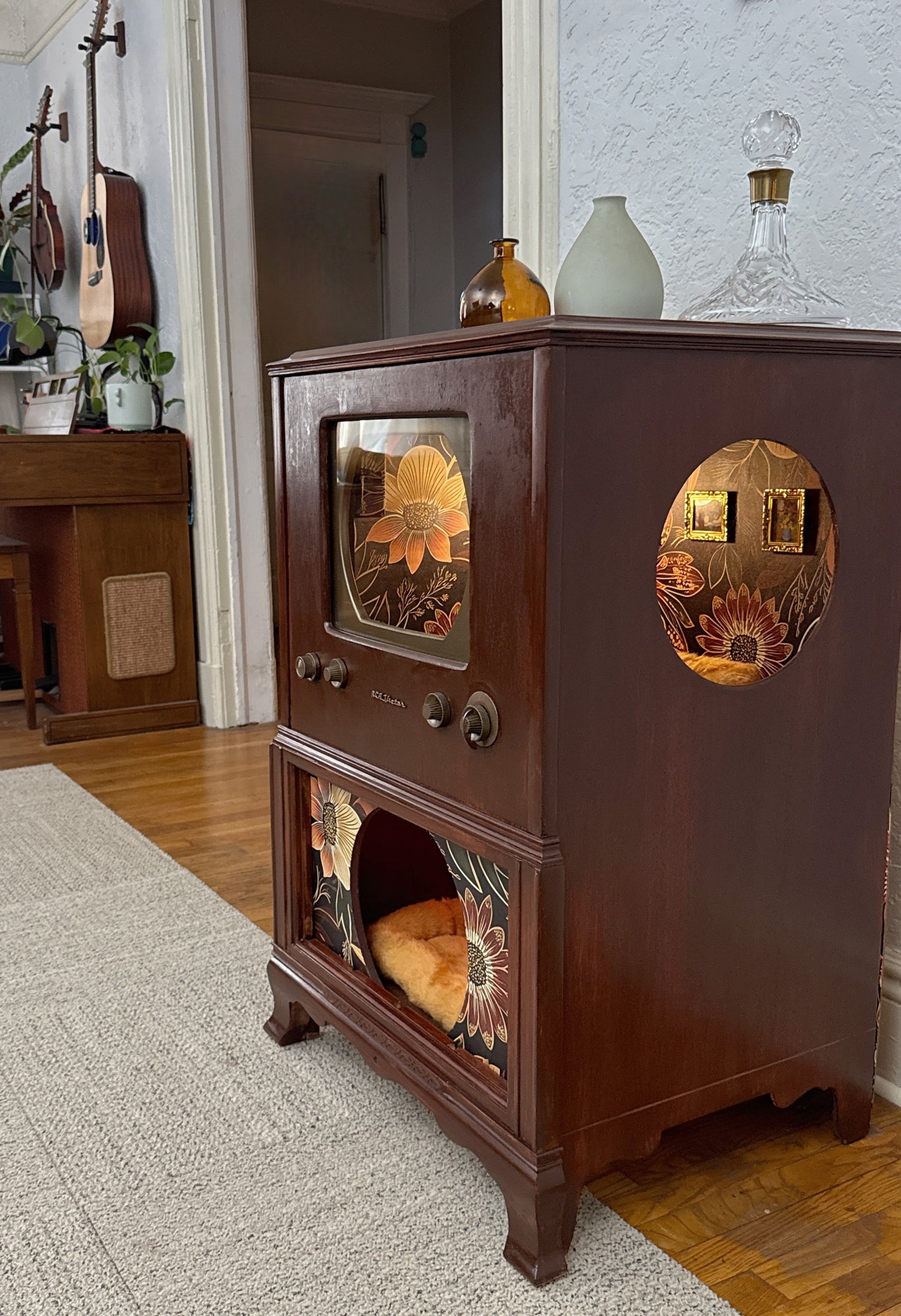 Double cat bed made from 1950s RCA-TV