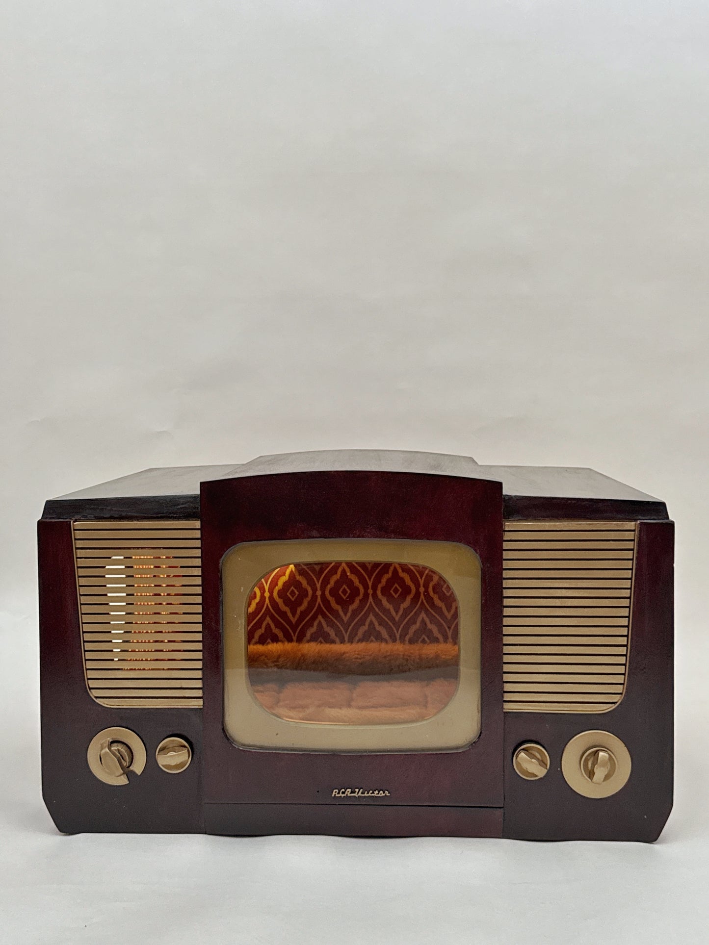 Tabletop cat bed made from 1948 RCA-Victor TV
