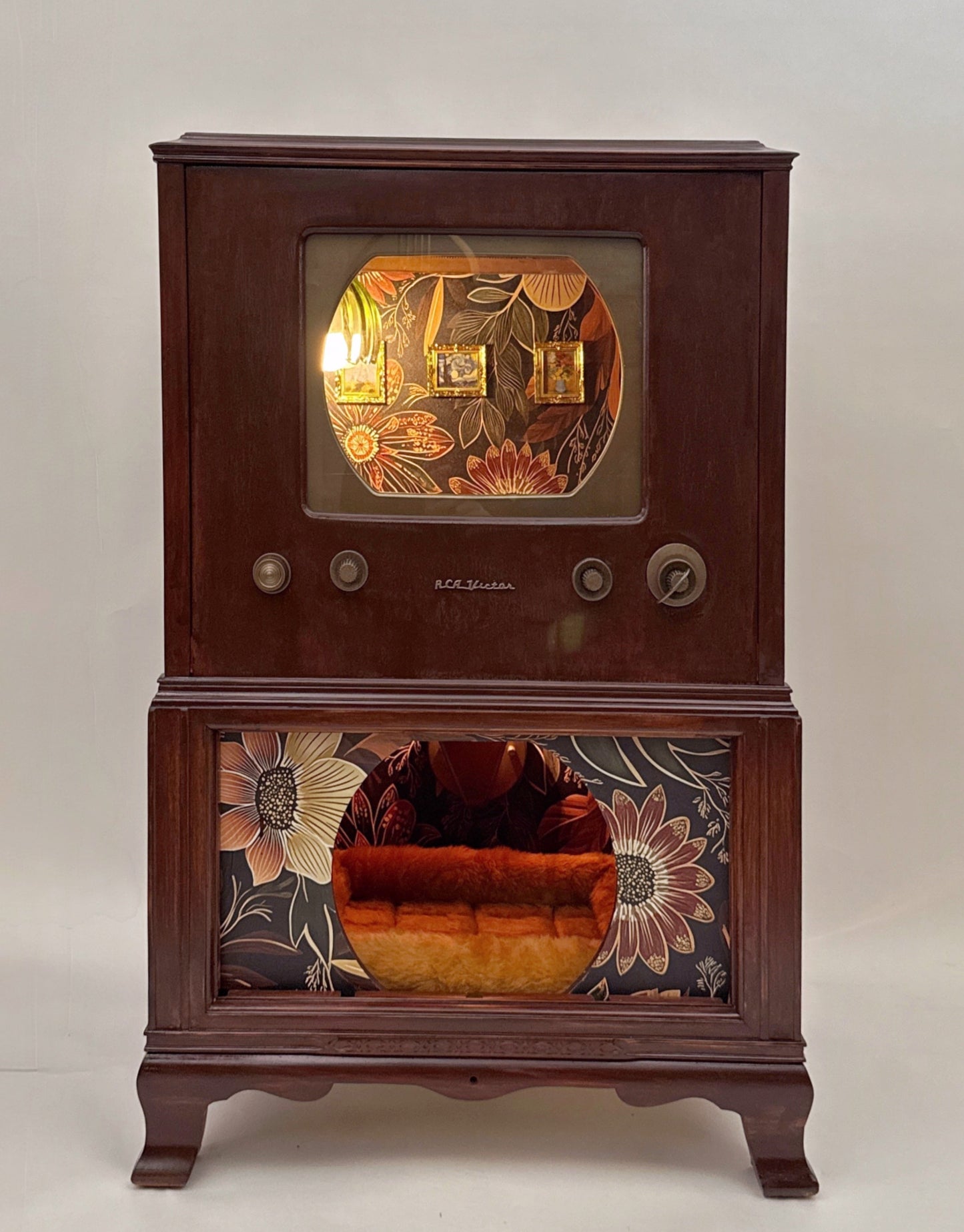 Double cat bed made from 1950s RCA-TV