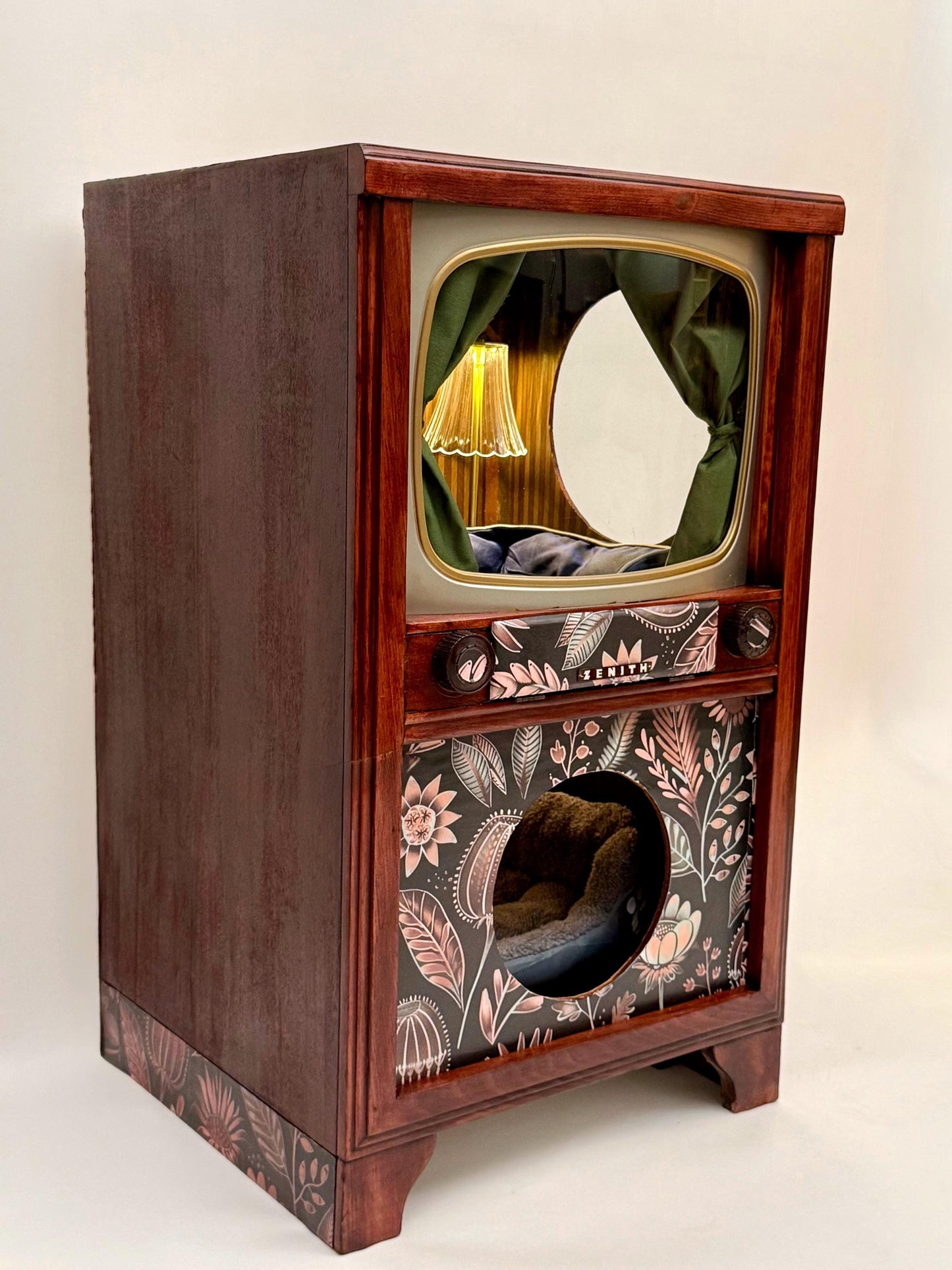 Double cat bed refurbished from 1950s-era Zenith TV