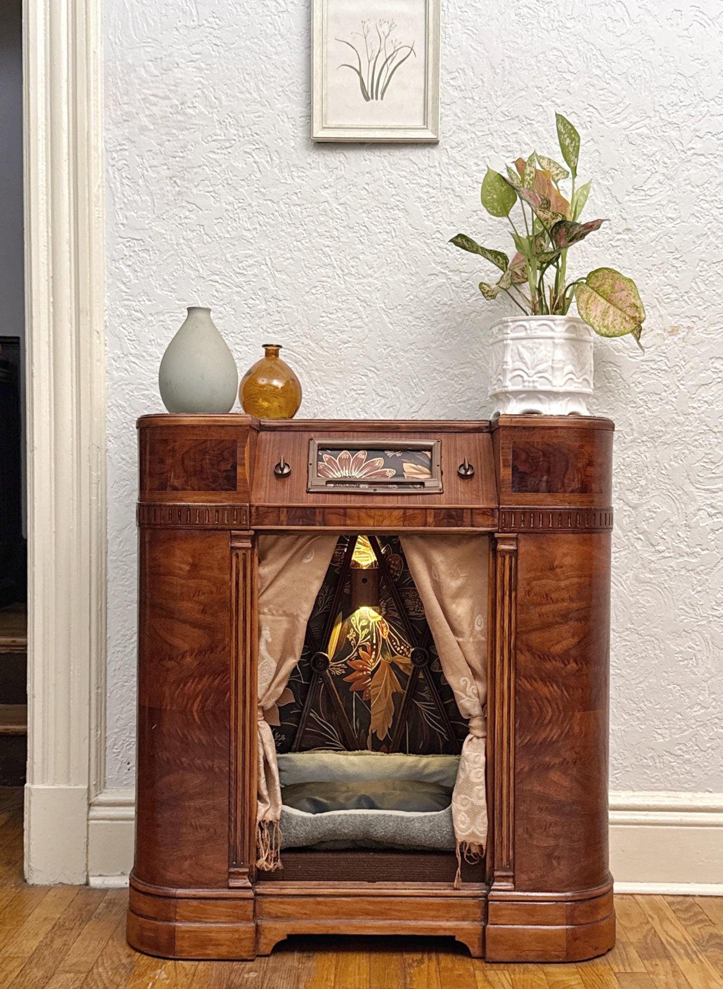 Sold - Elegant cat or small dog bed made from 1940 Silvertone radio