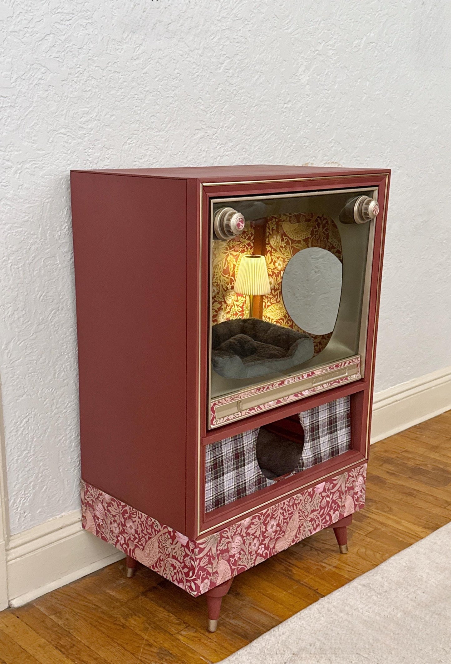 Double cat bed upcycled from 1957 Zenith TV