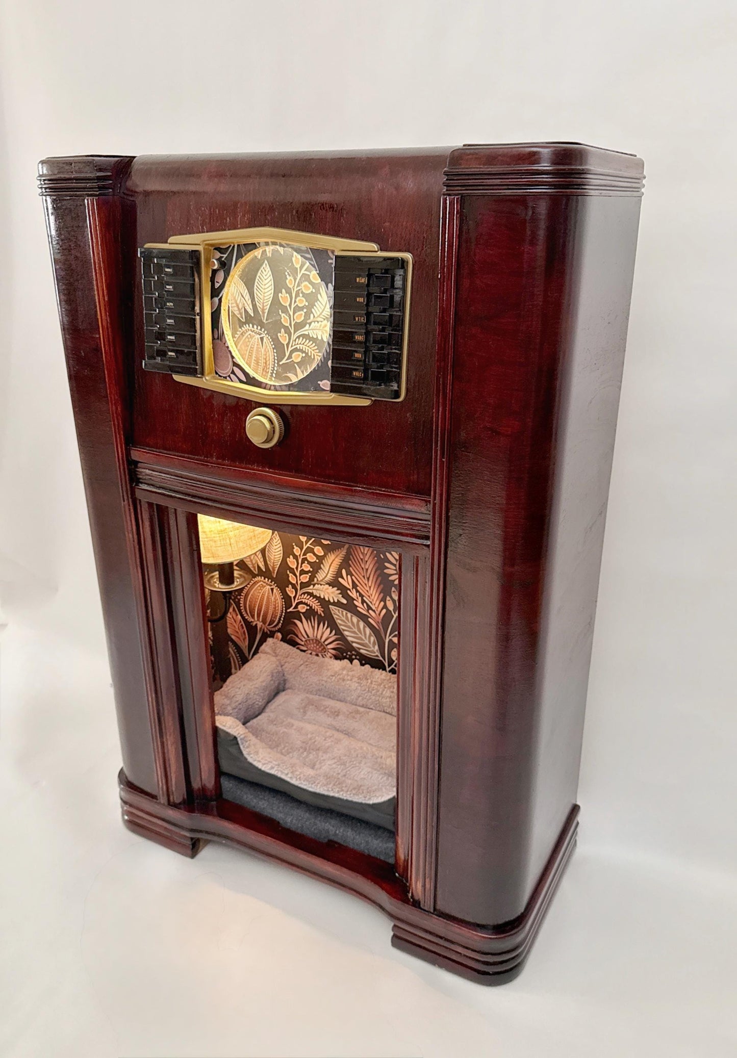 Cat or small dog bed made from 1937 Zenith radio and working lights!