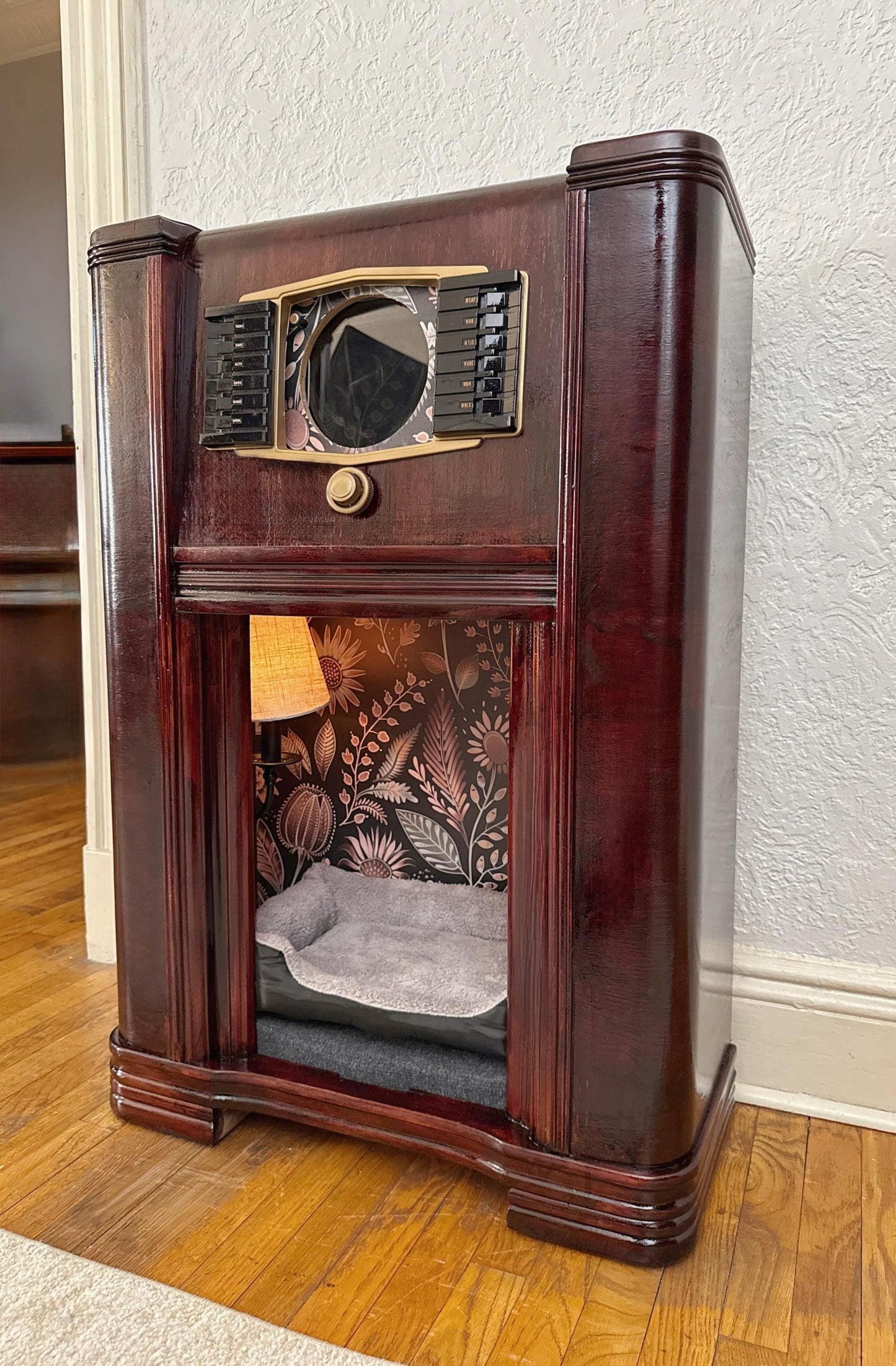 Cat or small dog bed made from 1937 Zenith radio and working lights!