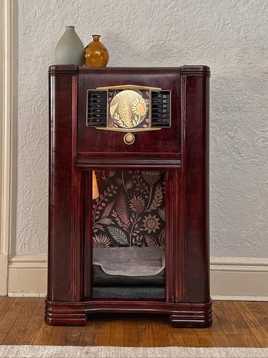 Cat or small dog bed made from 1937 Zenith radio and working lights!